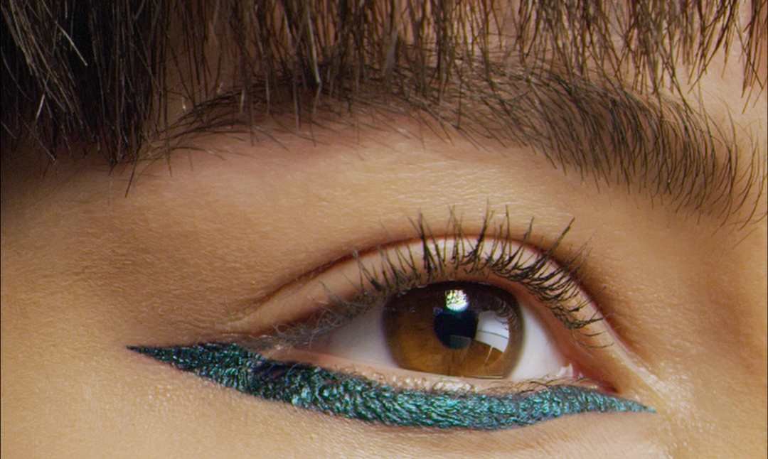 Cómo pintar el eyeliner gráfico y diferentes opciones | L’Oréal Paris